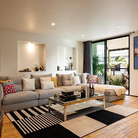 Urban House I Prime Location I 6 Bedrooms I Old Town Chiang Mai